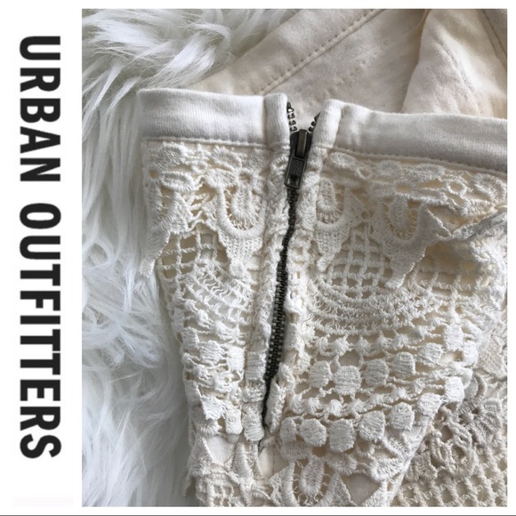 💕SALE💕Urban Outfitters Ivory Lace Shorts - Picture 6 of 8